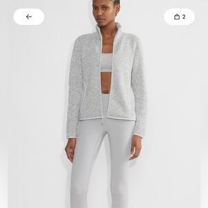 Aritzia mockneck fleece regulate zip up 
Size m